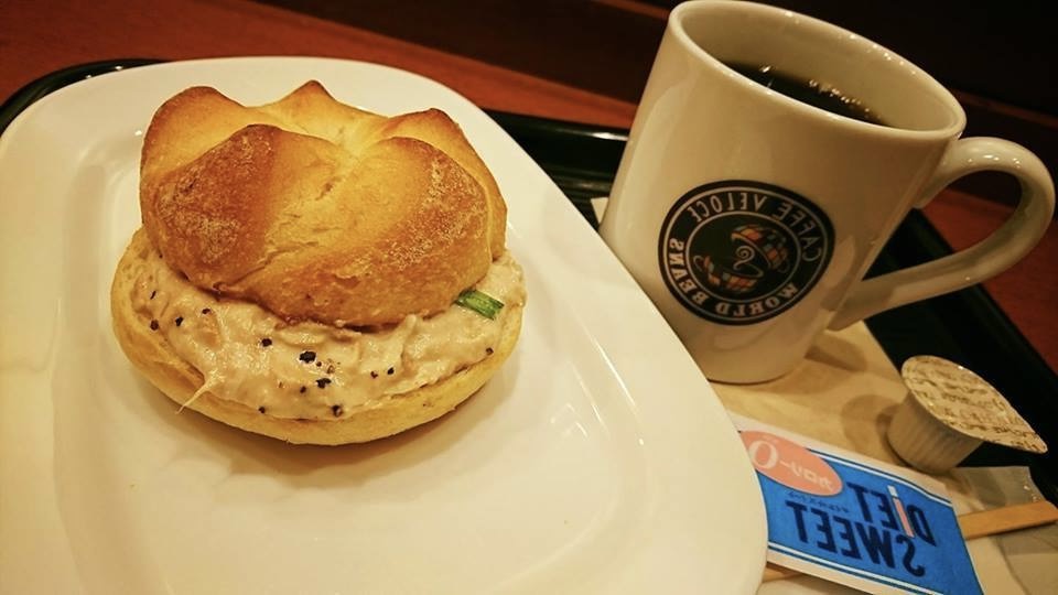 横浜ベローチェのサンドイッチとコーヒー