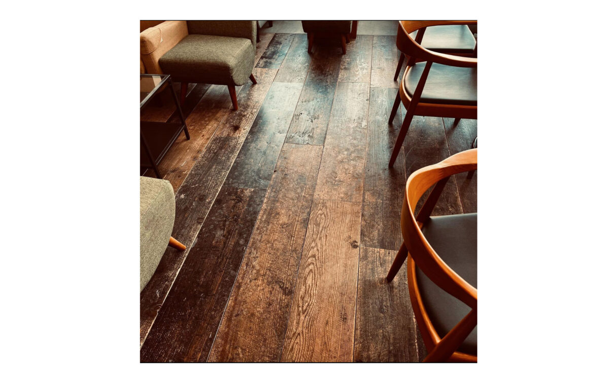 Cafe jin　店内の床の様子