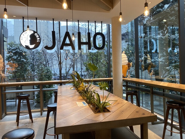 Jaho Coffee Roaster & Wine Barの内観①