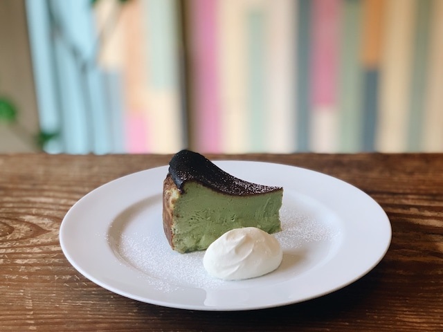 cocofulu cafeの抹茶バスクチーズケーキ