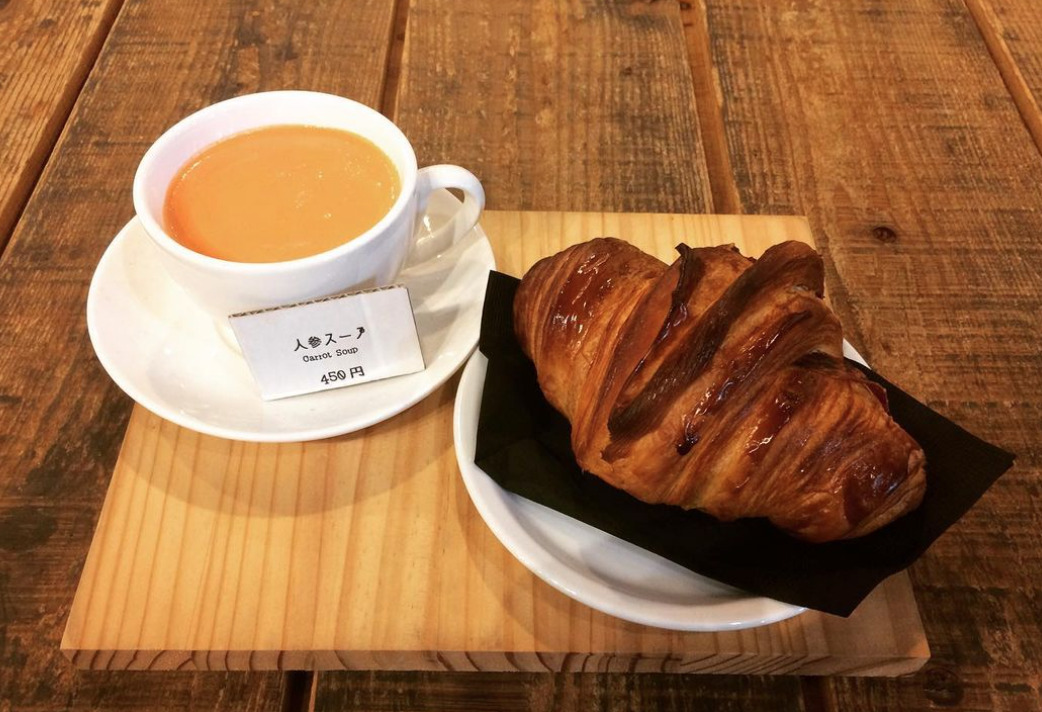 ZEBRA Coffee & Croissant 橋本店のクロワッサンとスープ