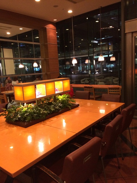 エクセルシオール カフェ バリスタ 大崎シンクパーク店の大テーブル席
