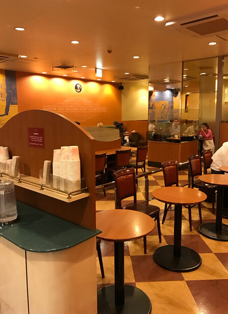 カフェ・ベローチェ駒沢店の内観