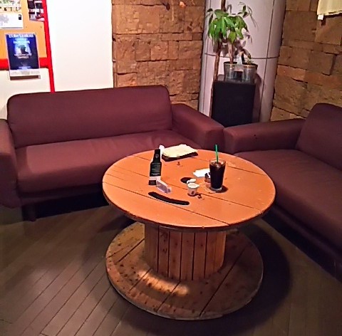 デザインウェアズカフェのソファ席