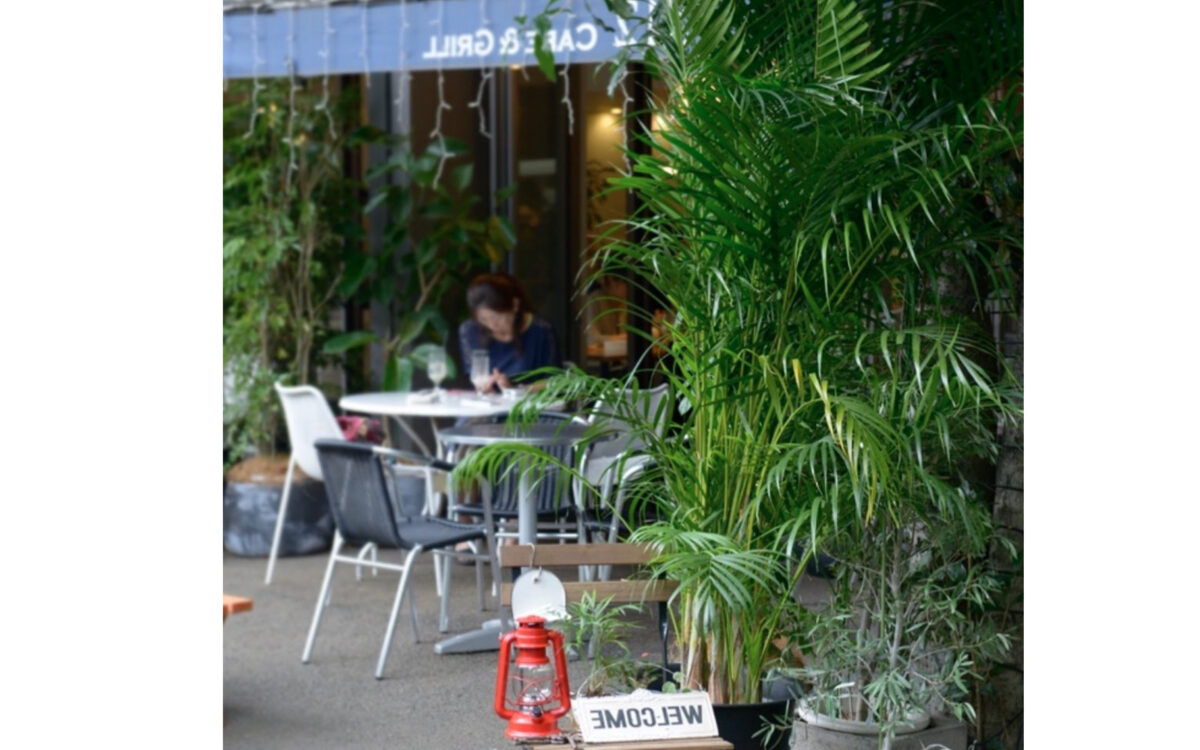 512cafe & GRILL の外観