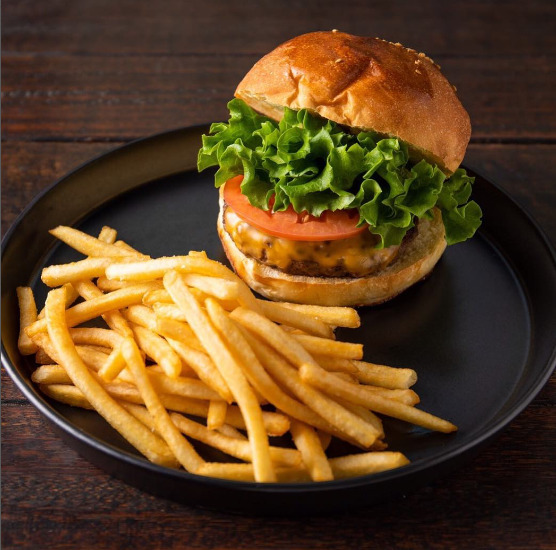 カフェストゥディオのチーズバーガー