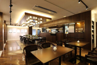 神保町駅周辺のカフェで長居できるおしゃれなお店TOP3！勉強ができる電源コンセント完備のカフェはココ！