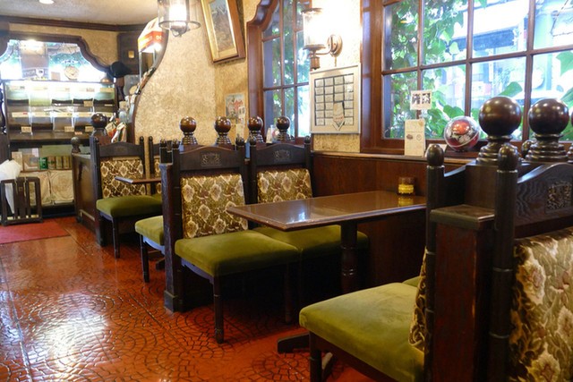三本コーヒー　店内