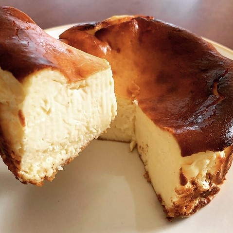 フランス食堂 ビストロ ラポムドパンのバスクチーズケーキ