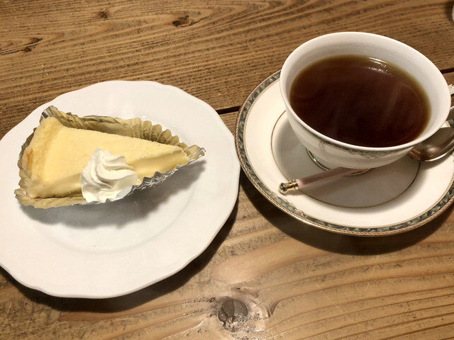 珈琲茶屋の自家製チーズケーキ