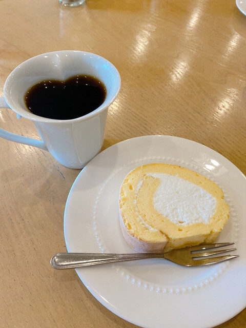 天現寺カフェのロールケーキ