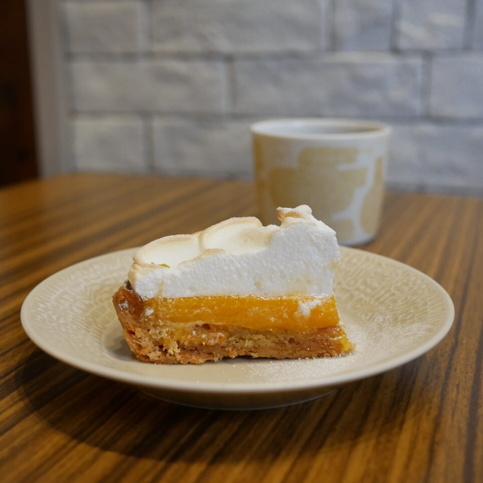 カフェ・ラーチのレモンケーキの写真