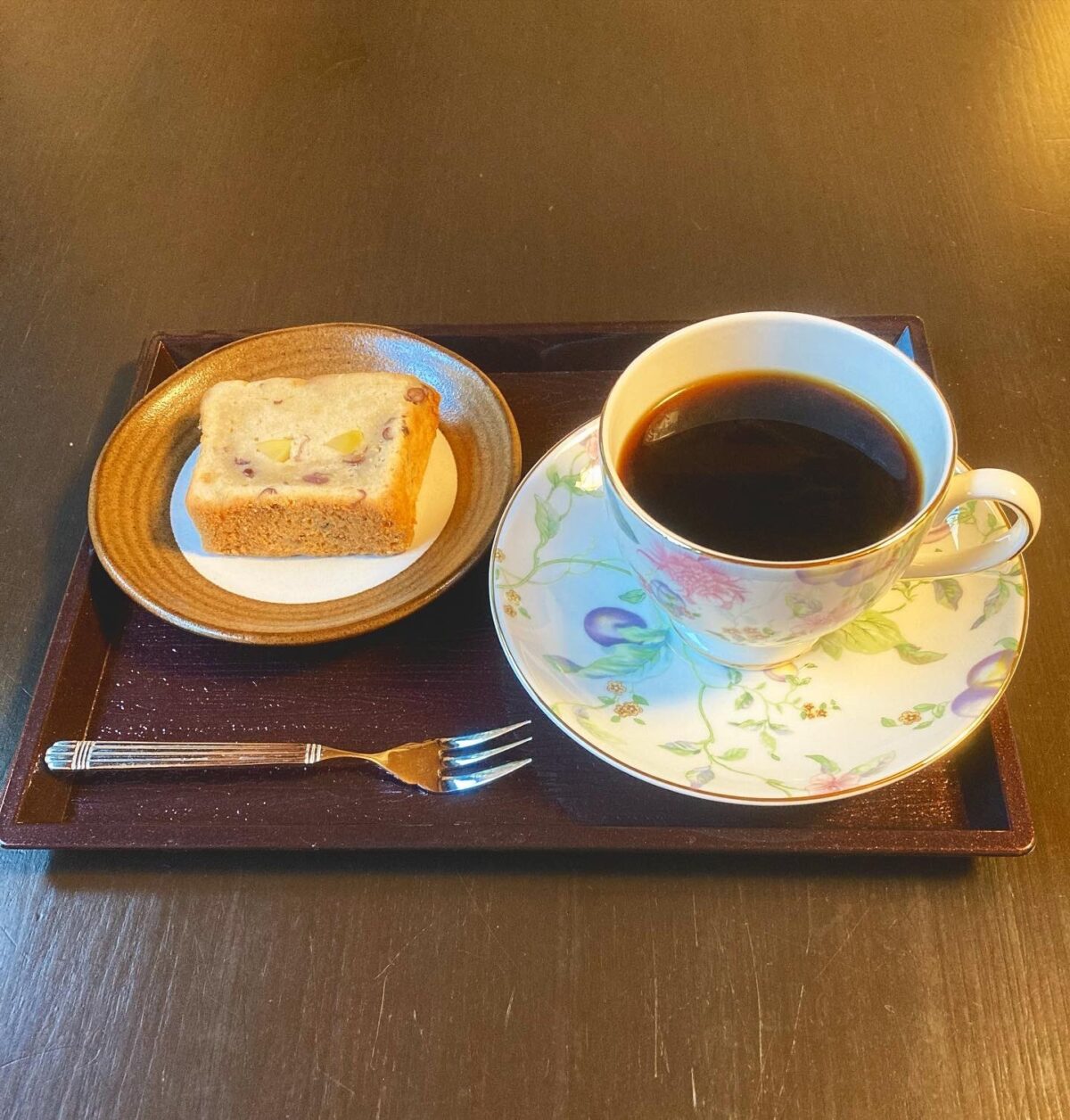 胡桃下茶寮のパウンドケーキとコーヒー