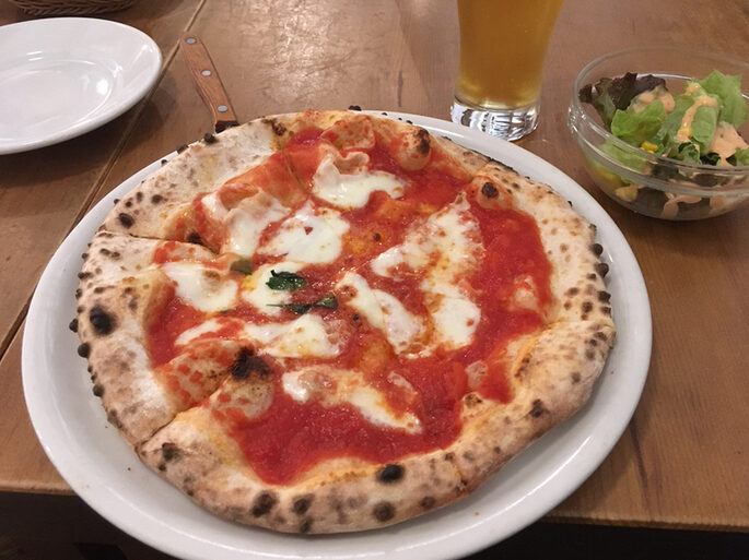 トラットリアポルコのピザの写真