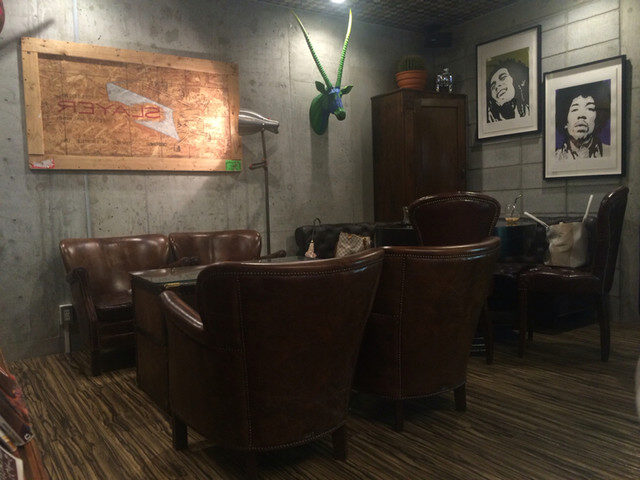 モンディアルカフェのソファ席