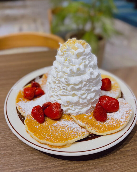 Eggs'n Things Coffee 阪急西宮ガーデンズ店のいちごのパンケーキの写真 