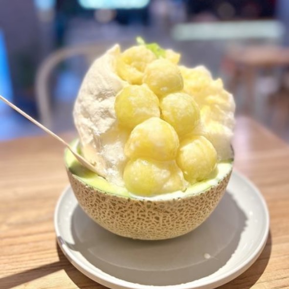 Cafe＆Bar MERCURY（マーキュリー） 福山店のまるごとメロンの練乳クリームかき氷
