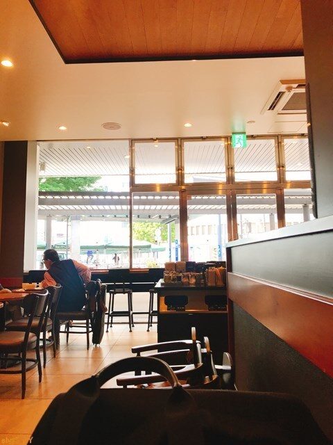 スターバックスコーヒー　ビエラ大津店のカウンター席の写真