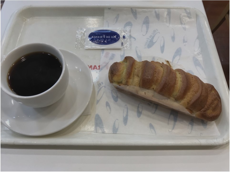 ヴィドフランスのコーヒーとパン