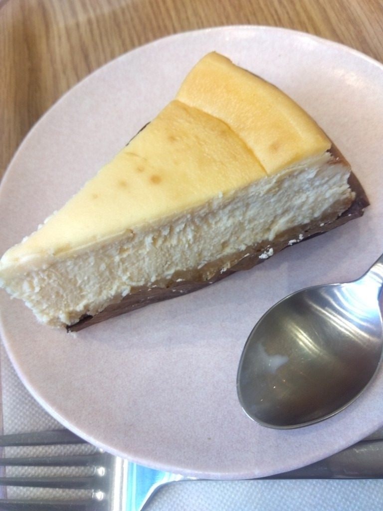 チーズケーキ　and cafe sacai